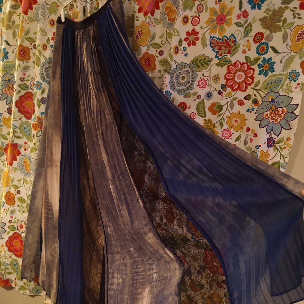 BCBG Maxazria Runway maxi skirt small (medium)
